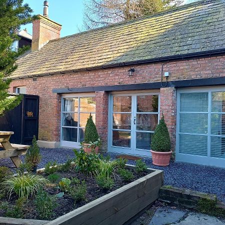 The West Wing At Eriviat Hall Hot Tub Henllan  Exteriör bild