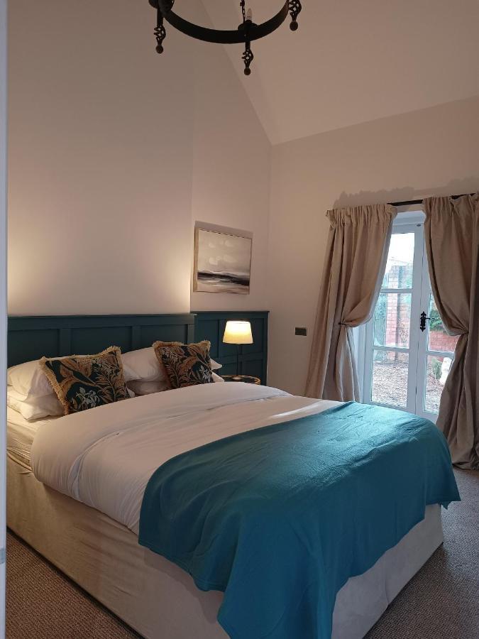 The West Wing At Eriviat Hall Hot Tub Henllan  Exteriör bild
