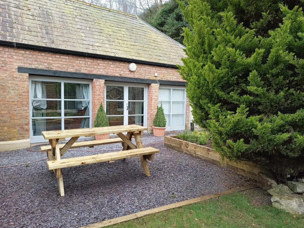 The West Wing At Eriviat Hall Hot Tub Henllan  Exteriör bild