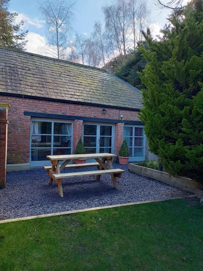 The West Wing At Eriviat Hall Hot Tub Henllan  Exteriör bild