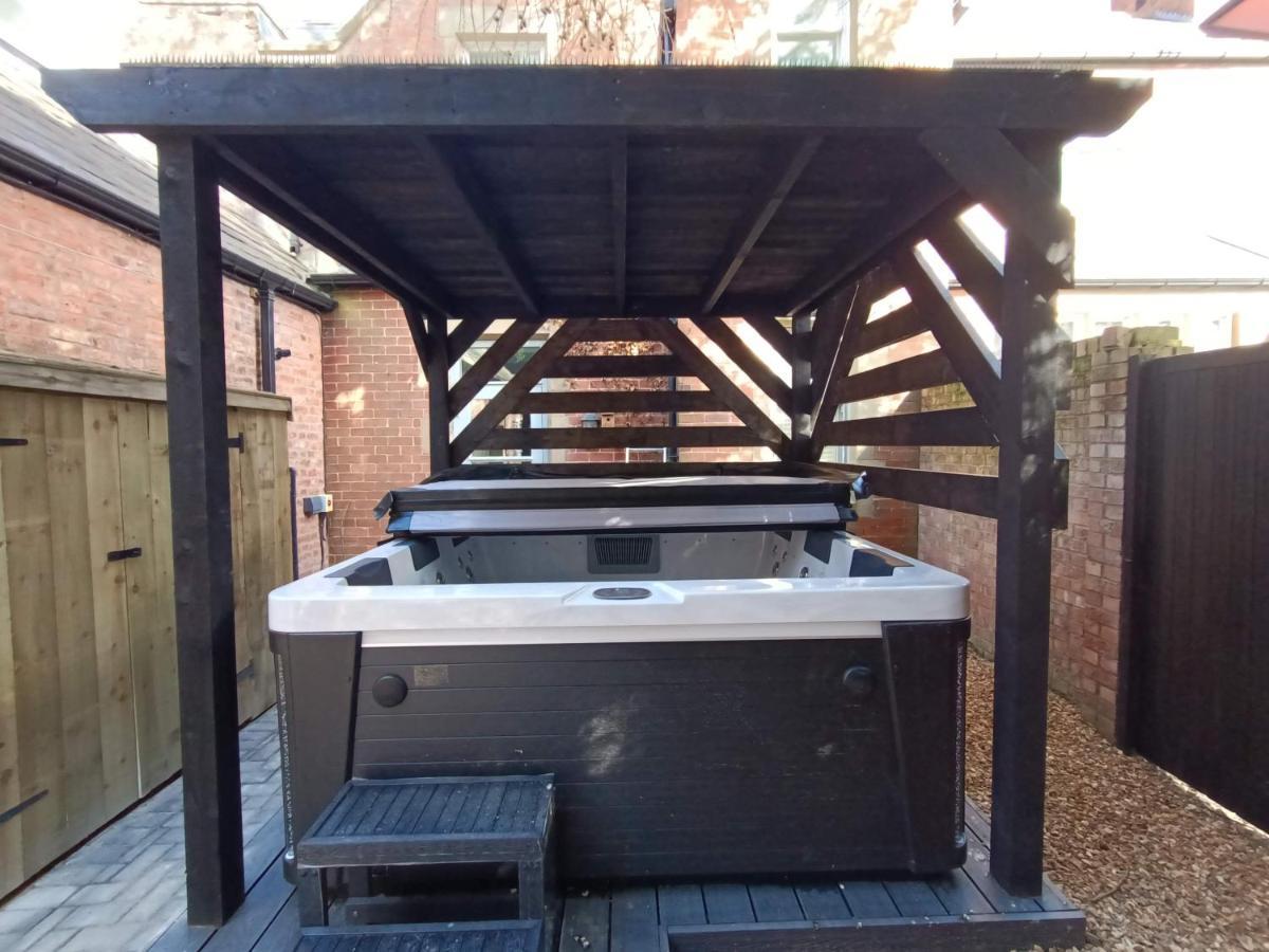 The West Wing At Eriviat Hall Hot Tub Henllan  Exteriör bild